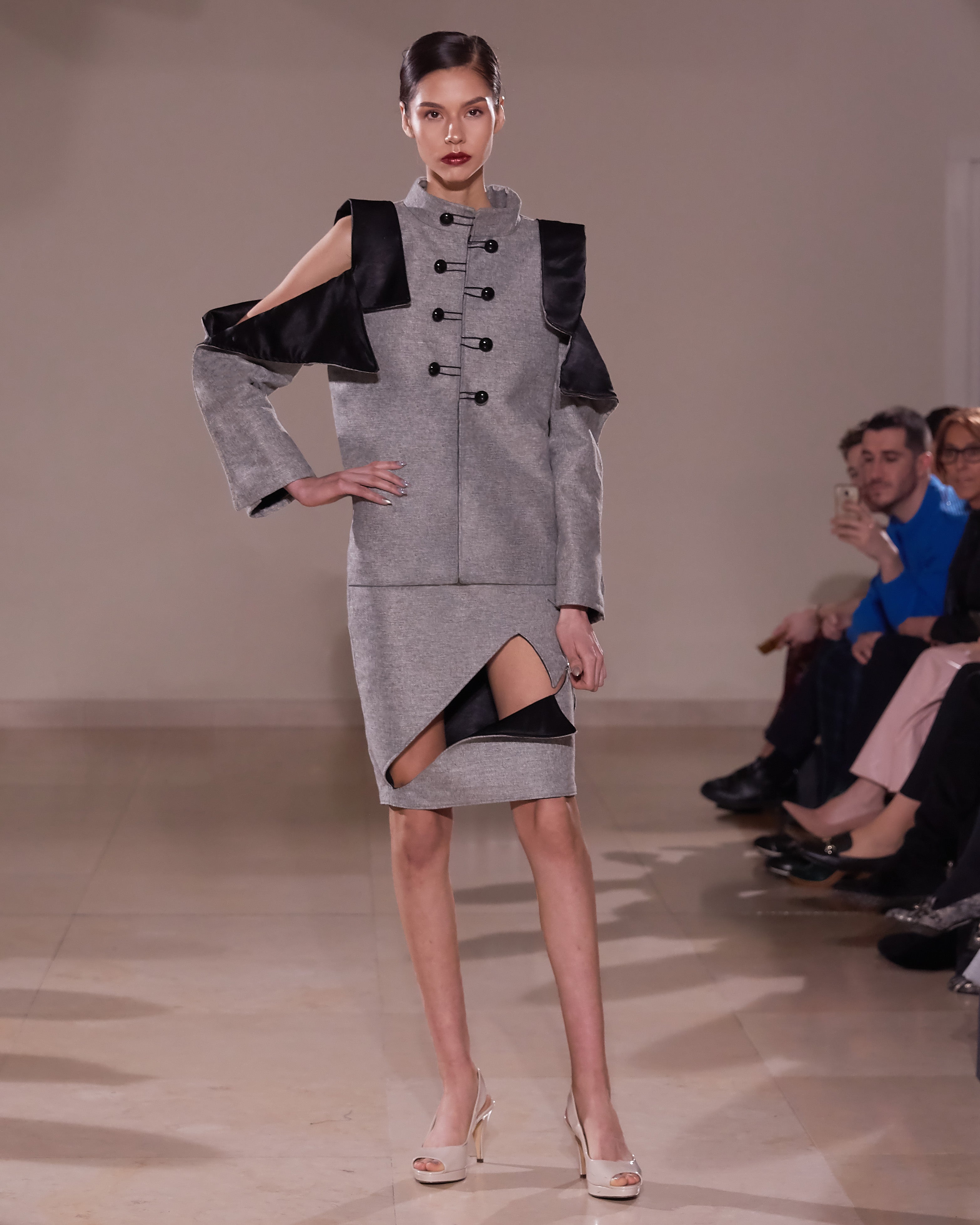 UNIQUE CUT TAILORED SUIT