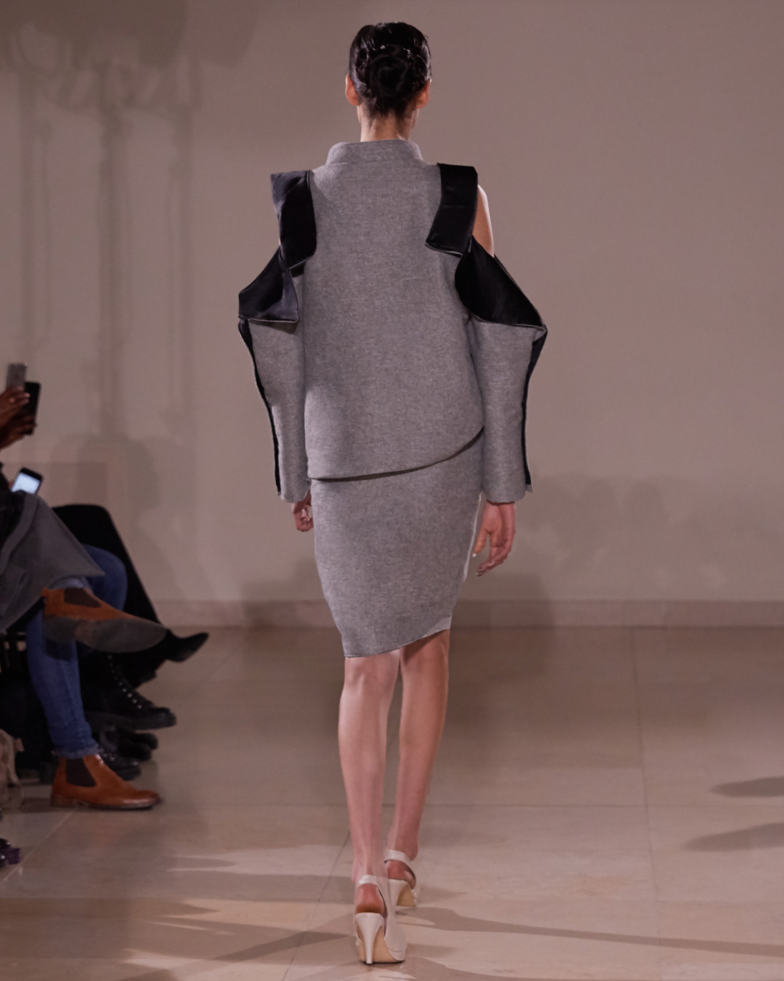 UNIQUE CUT TAILORED SUIT