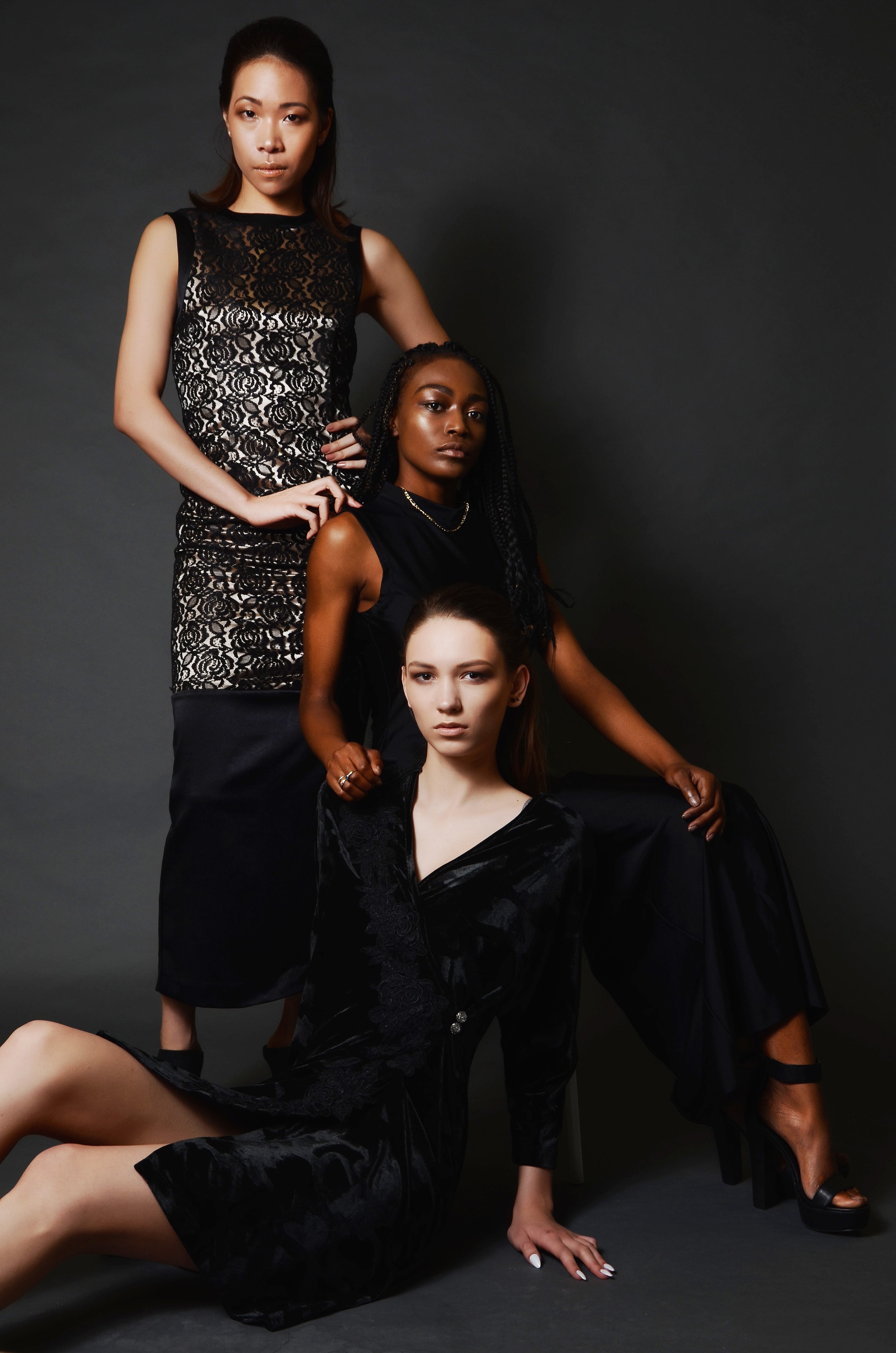 ROUND NECK FITTED MAXI DRESS