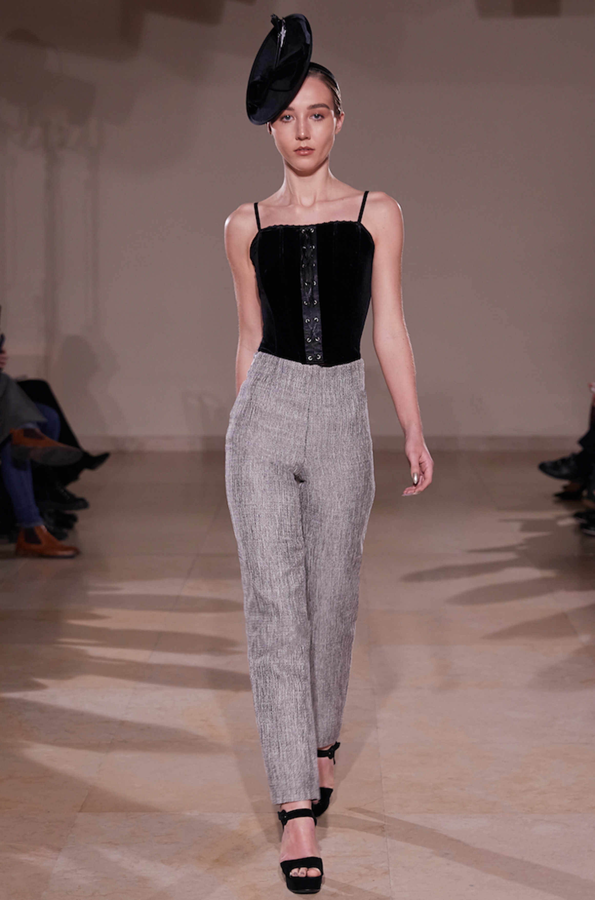 STRAIGHT LEG TROUSER