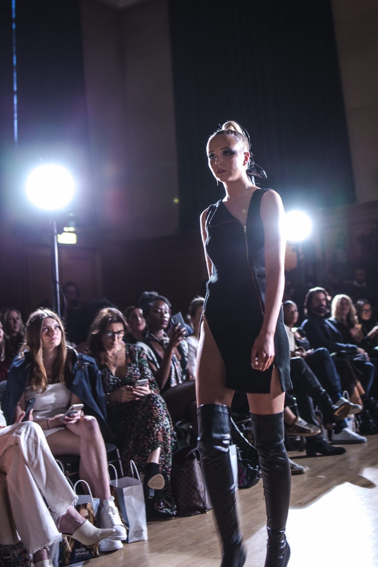 BLACK TWO SIDE ZIP DRESS