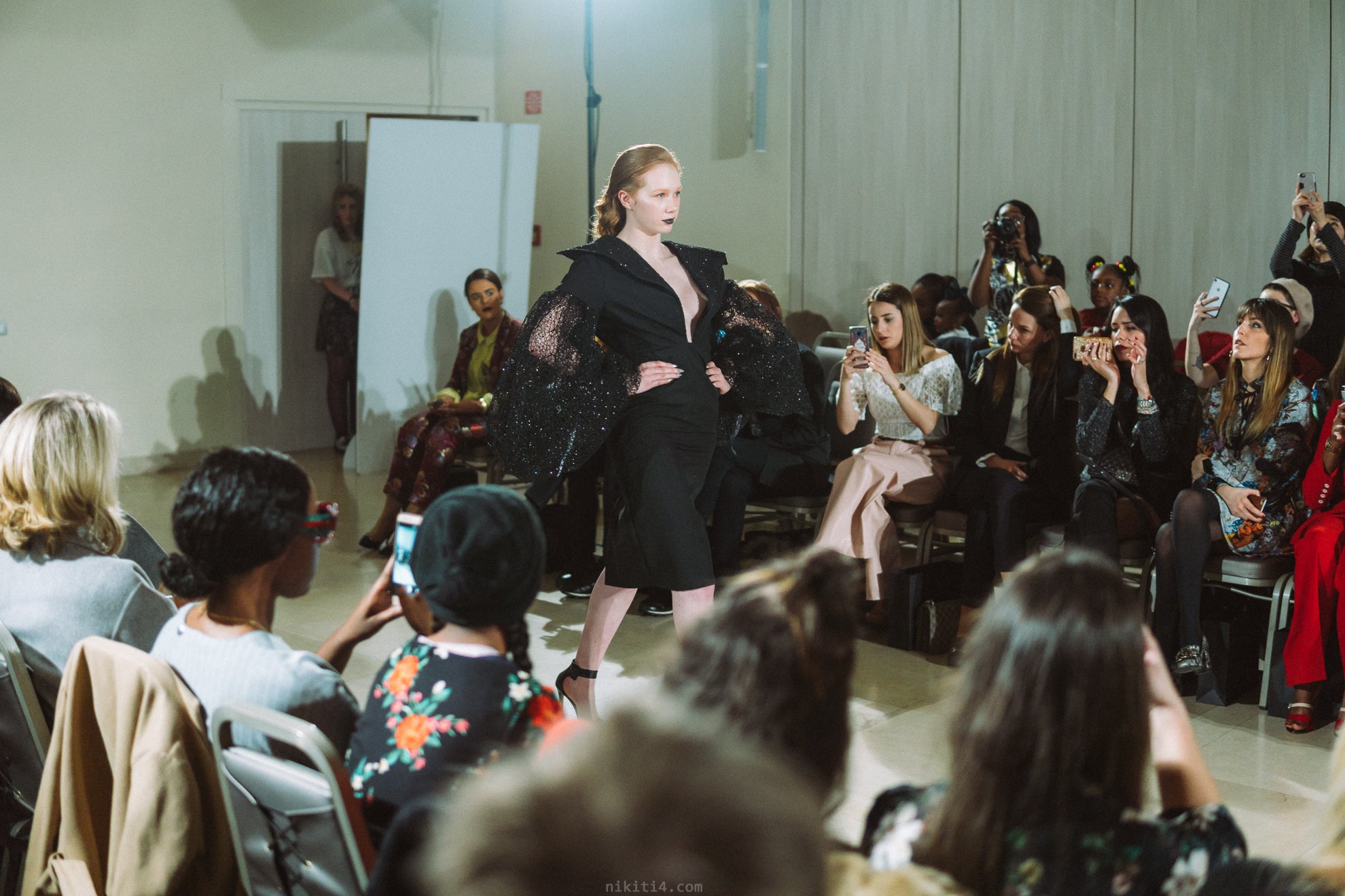 3D GLITTER MESH OVERSIZED SLEEVE DRESS