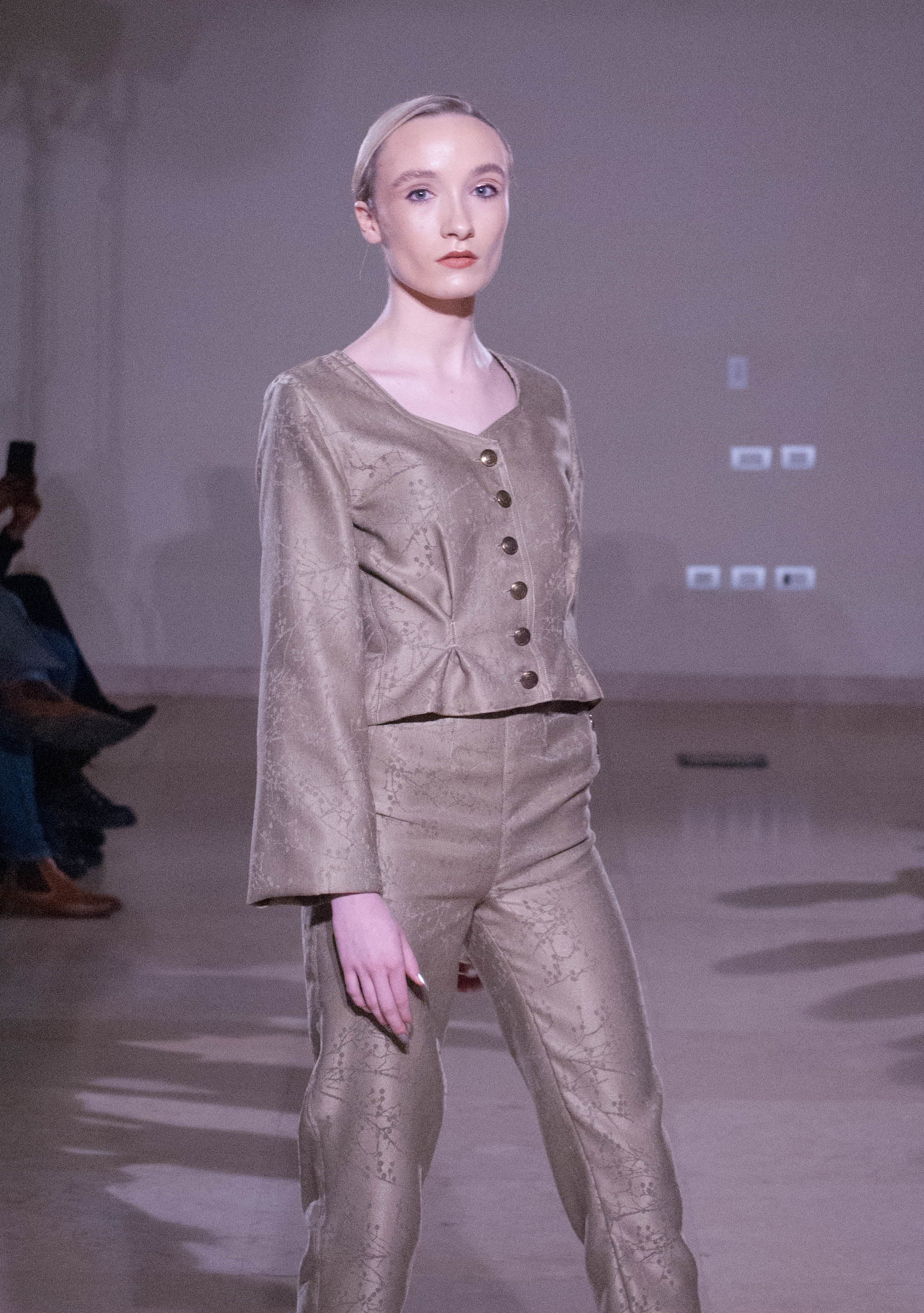 ELEGANT BUSINESS SUIT