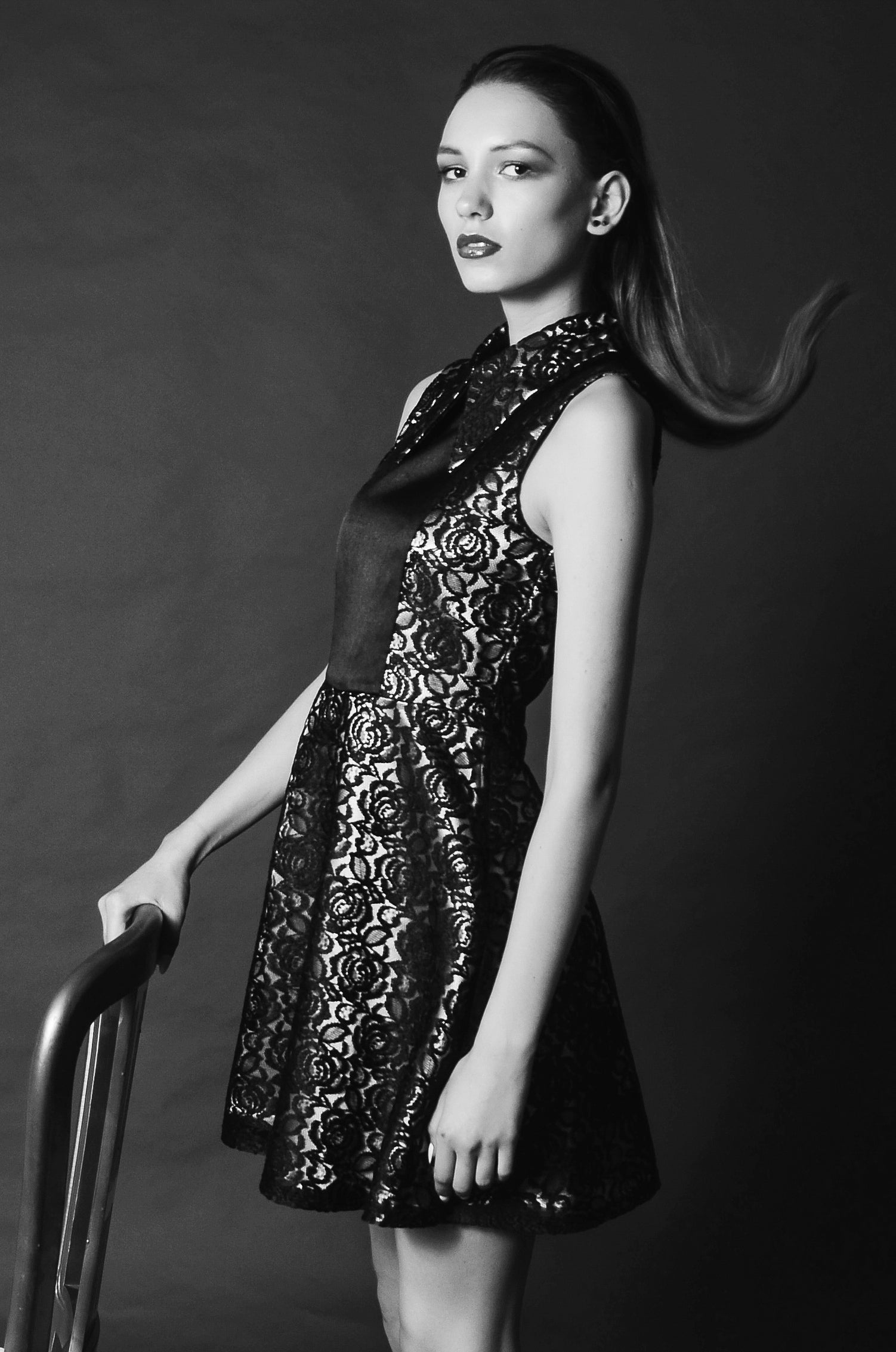 TRADITIONAL COLLAR SLEEVELESS DRESS