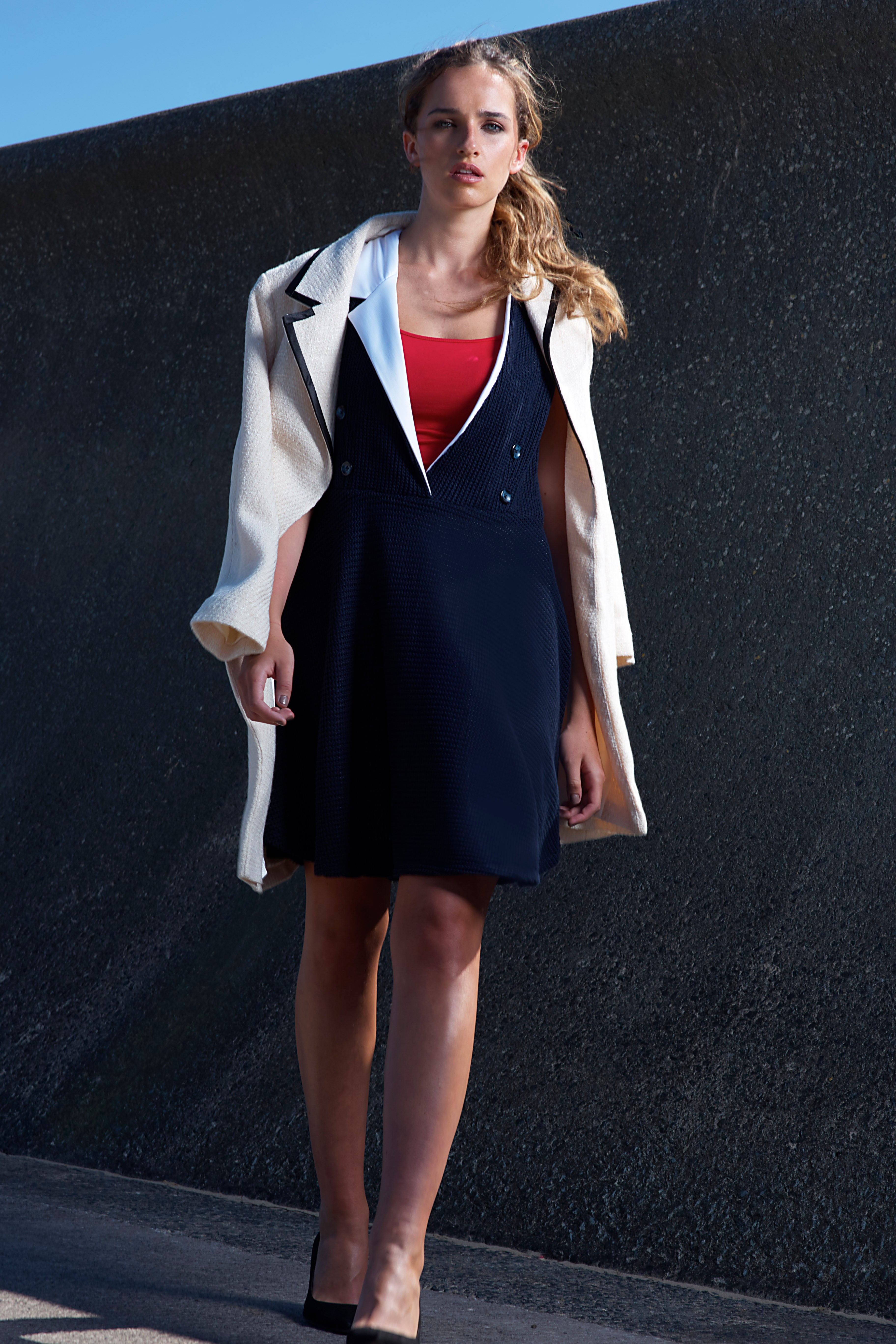 SLEEVELESS NOTCHED COLLAR DRESS