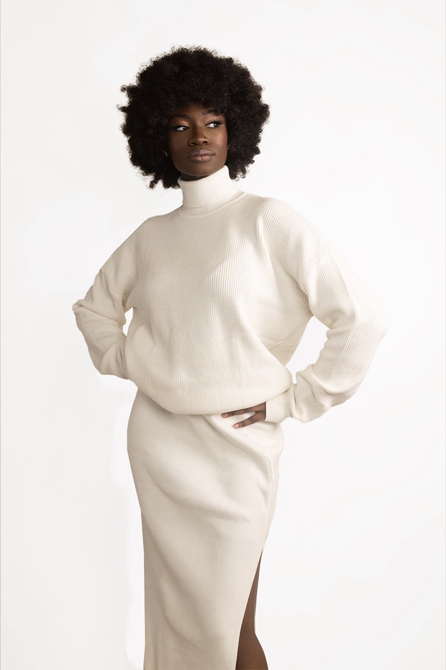 LOOSE FIT TURTLENECK SWEATER