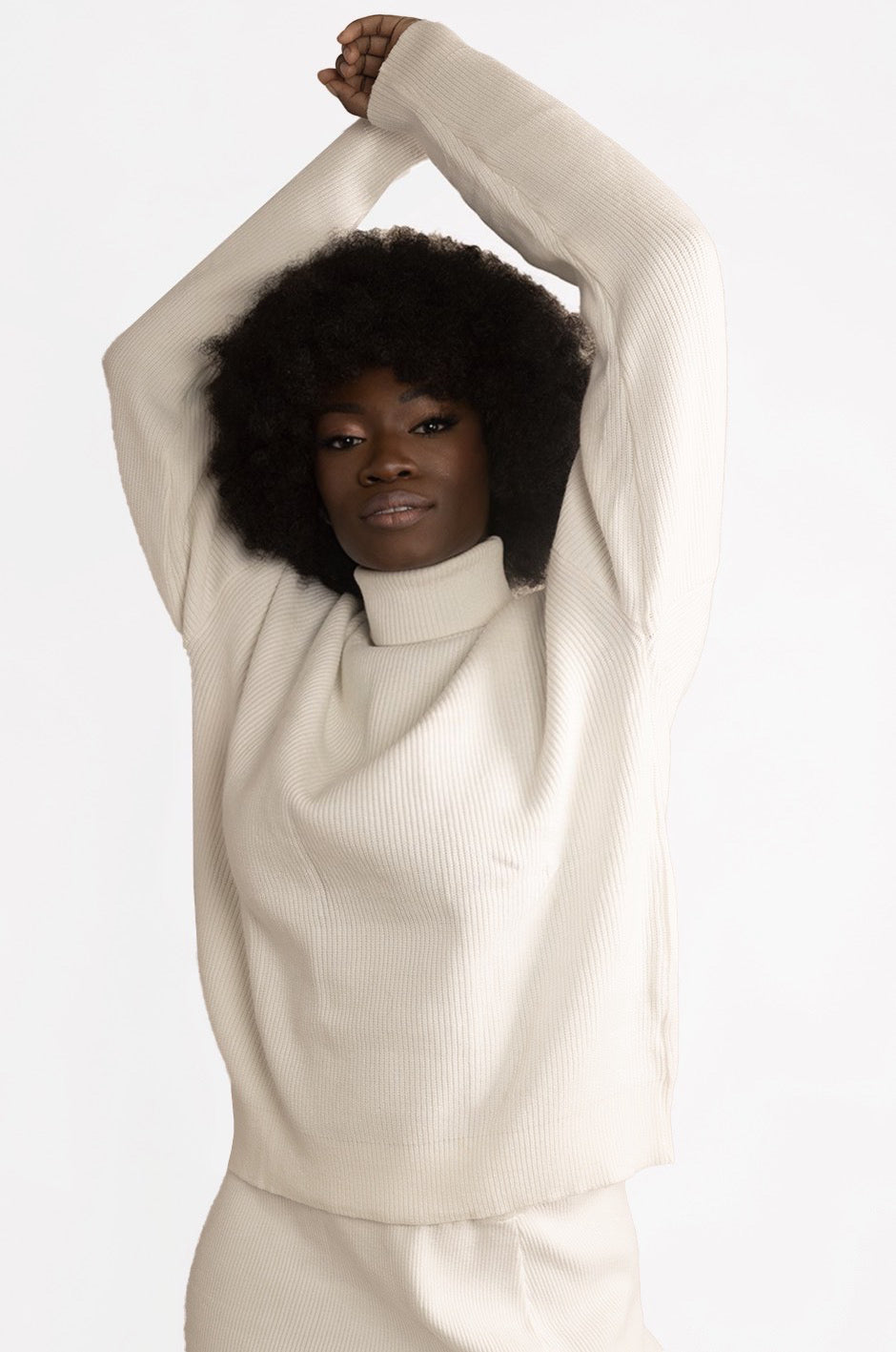LOOSE FIT TURTLENECK SWEATER
