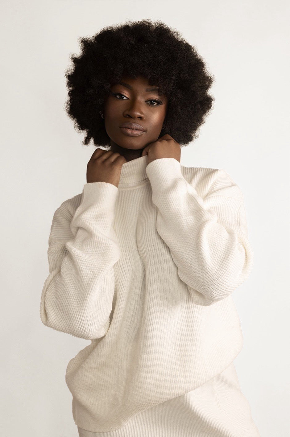 LOOSE FIT TURTLENECK SWEATER