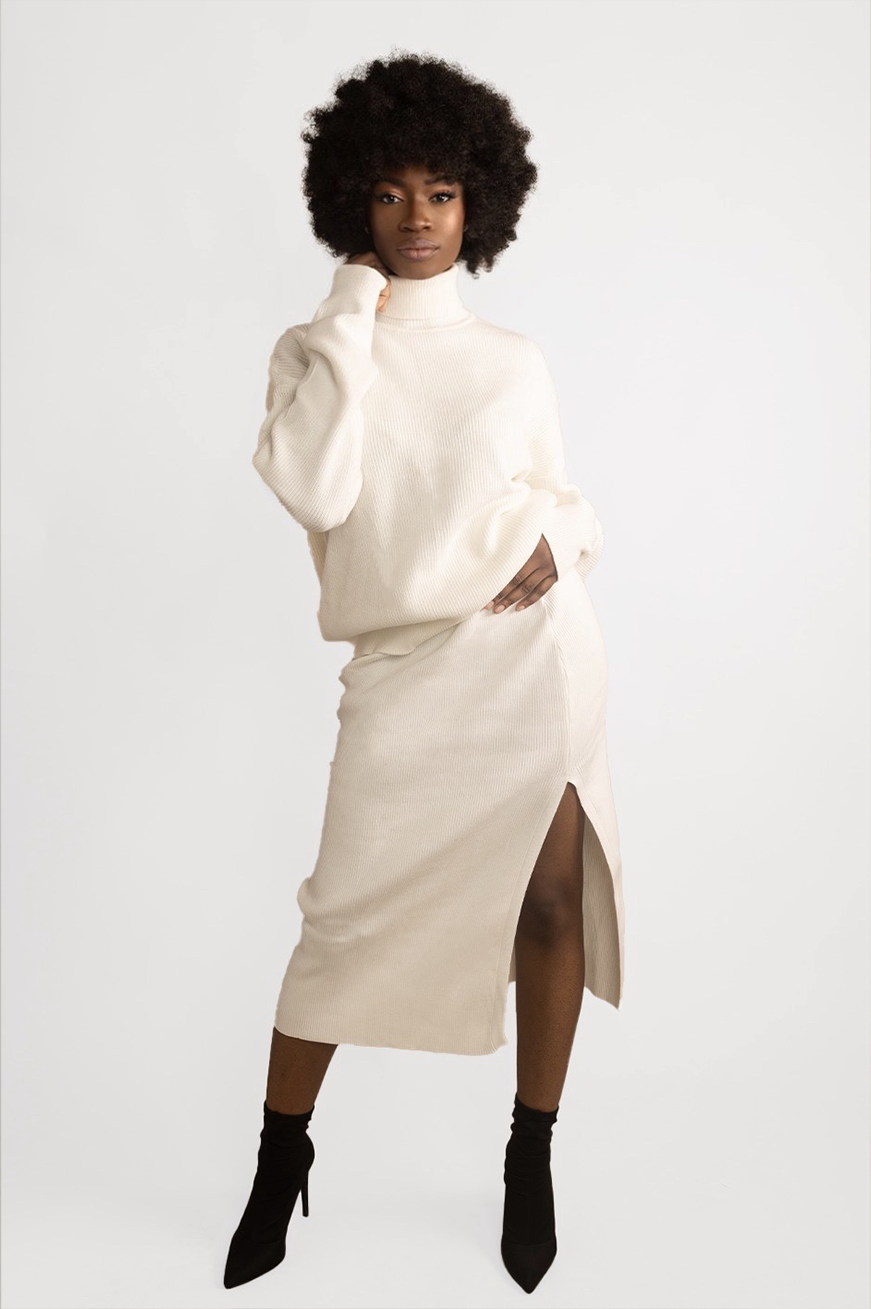 LOOSE FIT TURTLENECK SWEATER