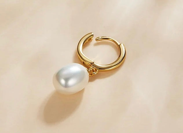 GEMMA HUGGIE EARRING