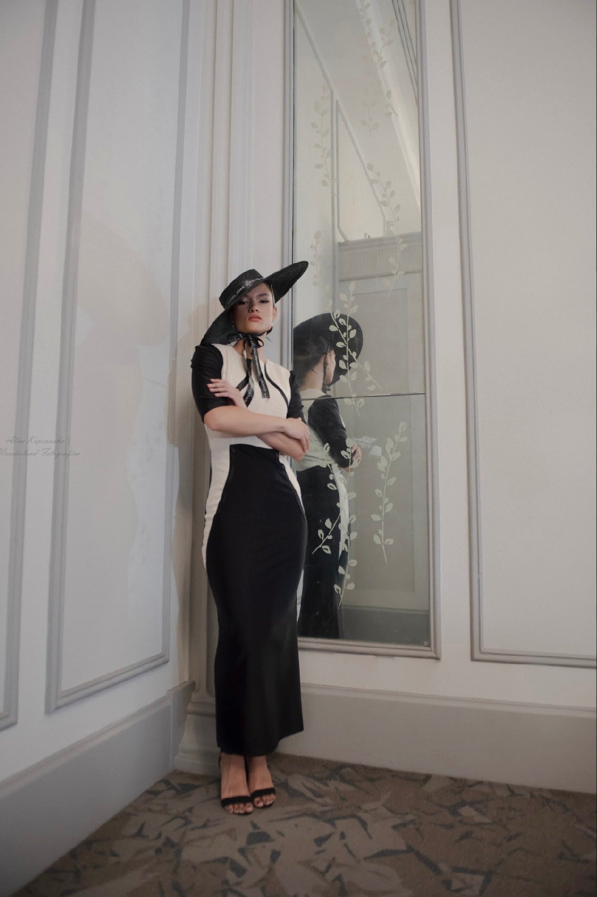 HANDMADE WIDE BRIM (20CM) BLACK STRAW HAT