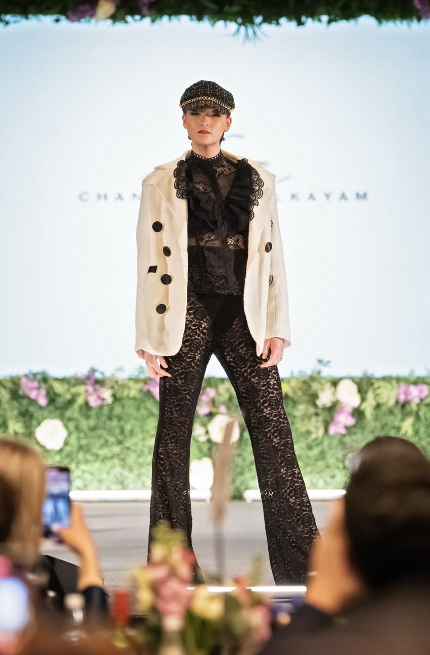 FITTED STRETCH LACE TROUSERS