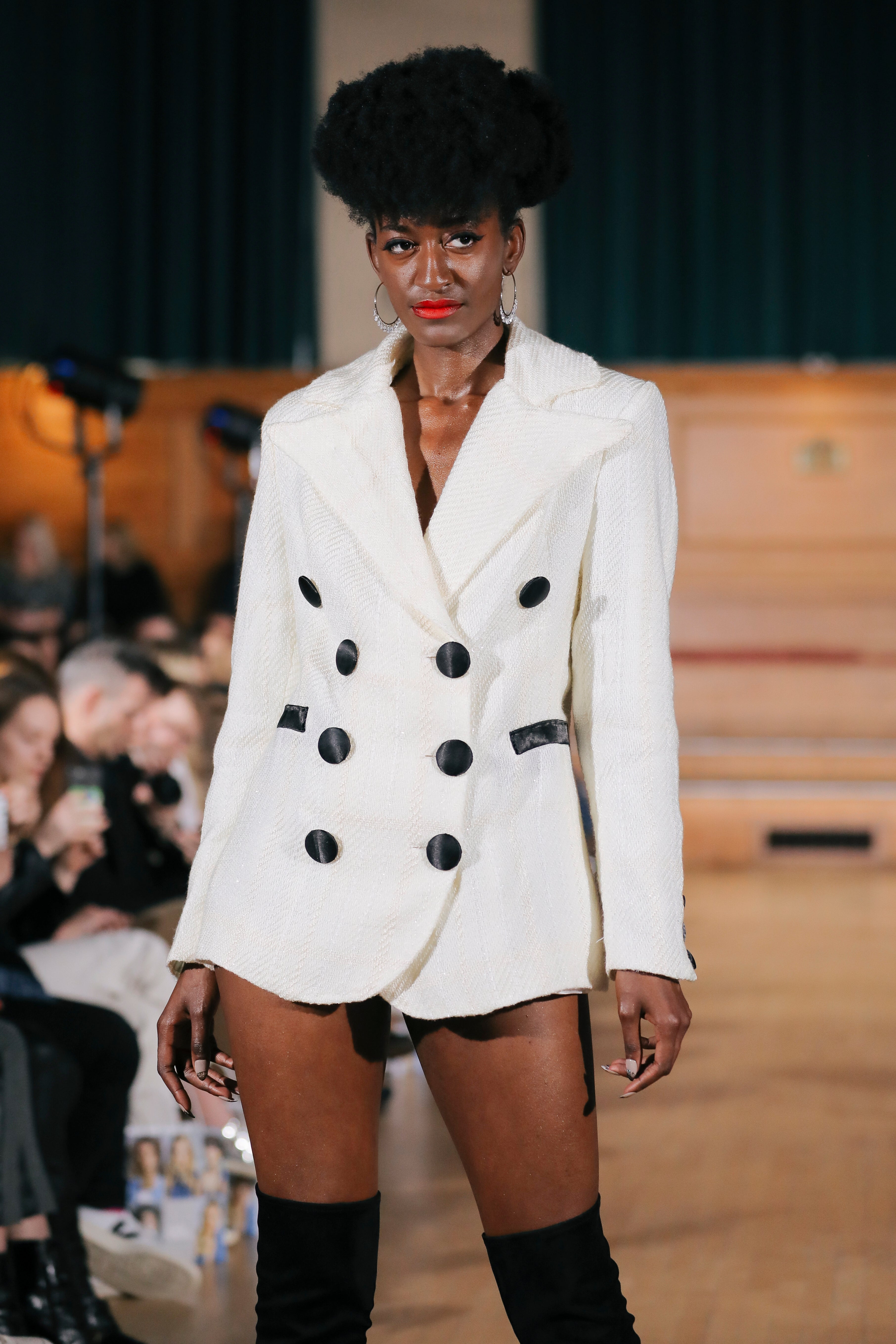 DOUBLE BREASTED BOLD TAILORED JACKET