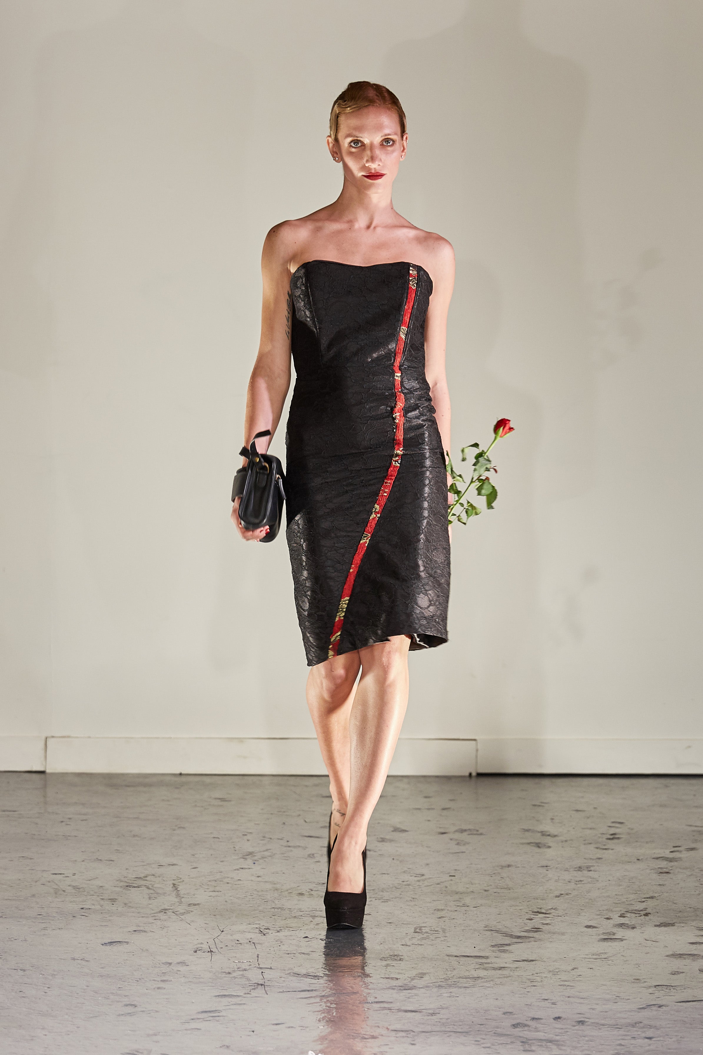 ASYMMETRIC JACQUARD LINE STRAPLESS DRESS