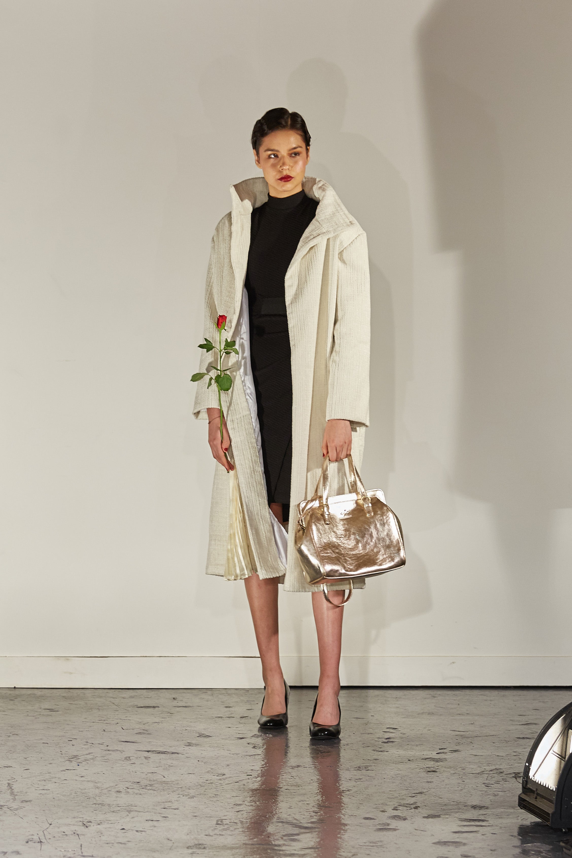 PEEP PLEATS WEAVED COAT