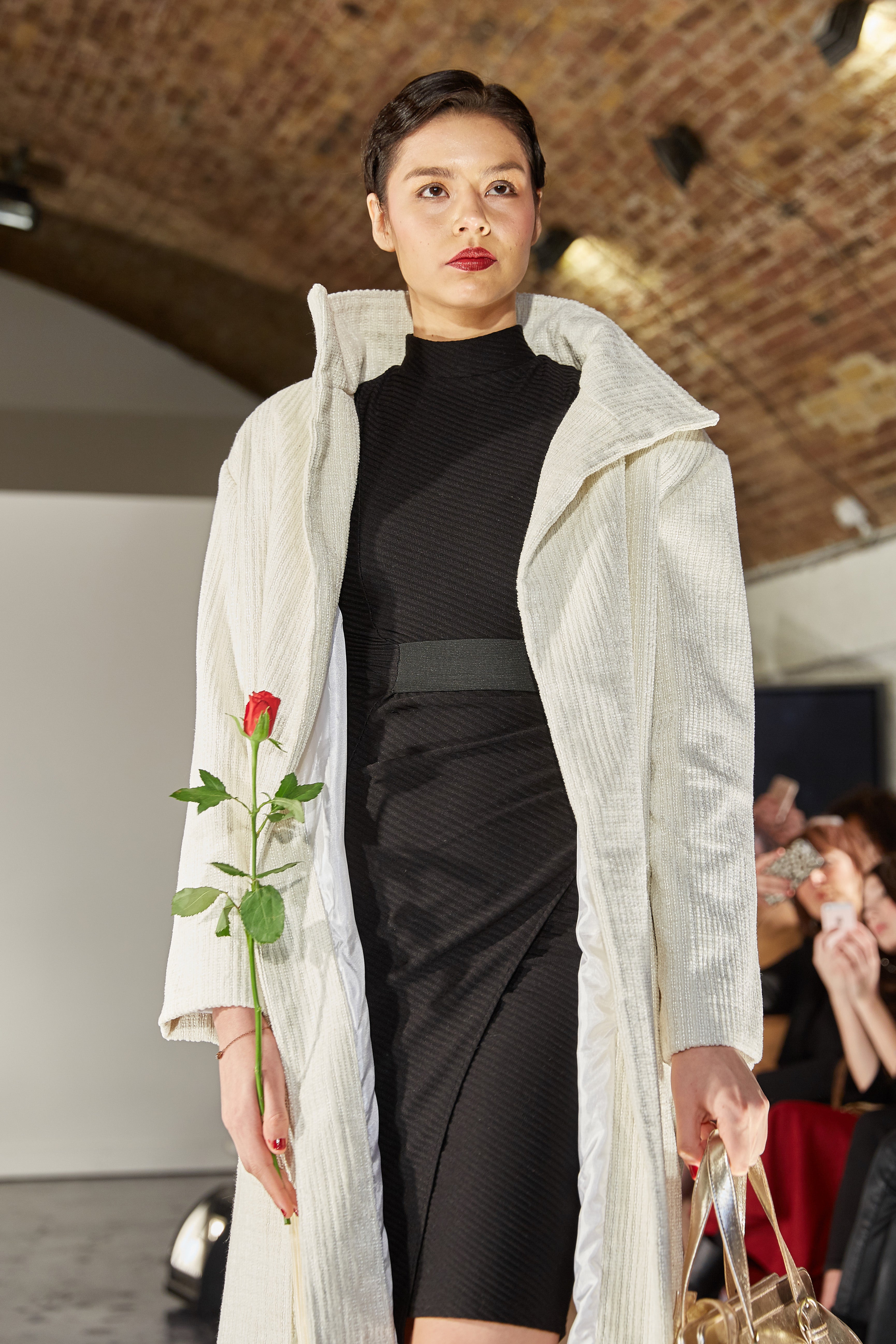 PEEP PLEATS WEAVED COAT