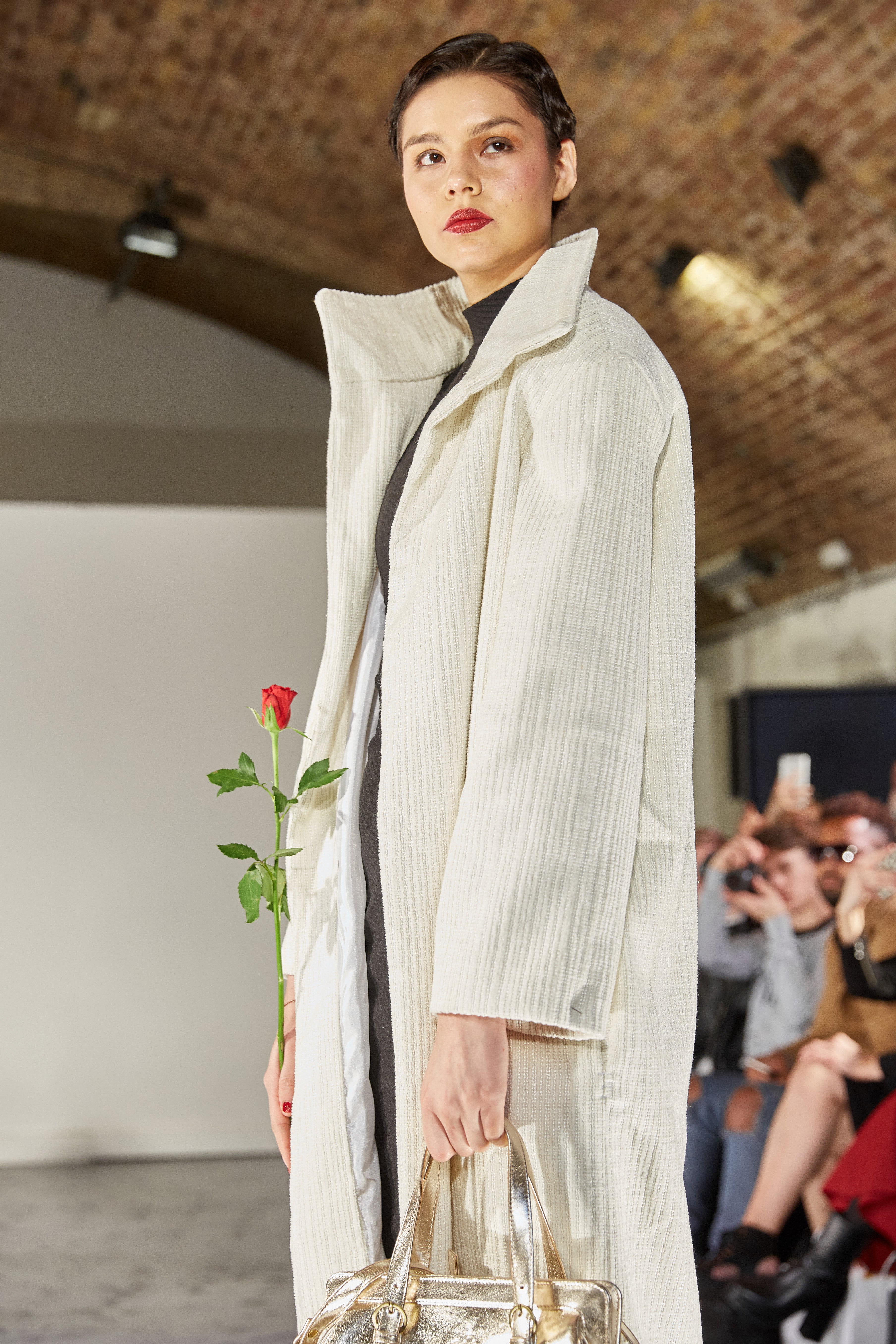 PEEP PLEATS WEAVED COAT