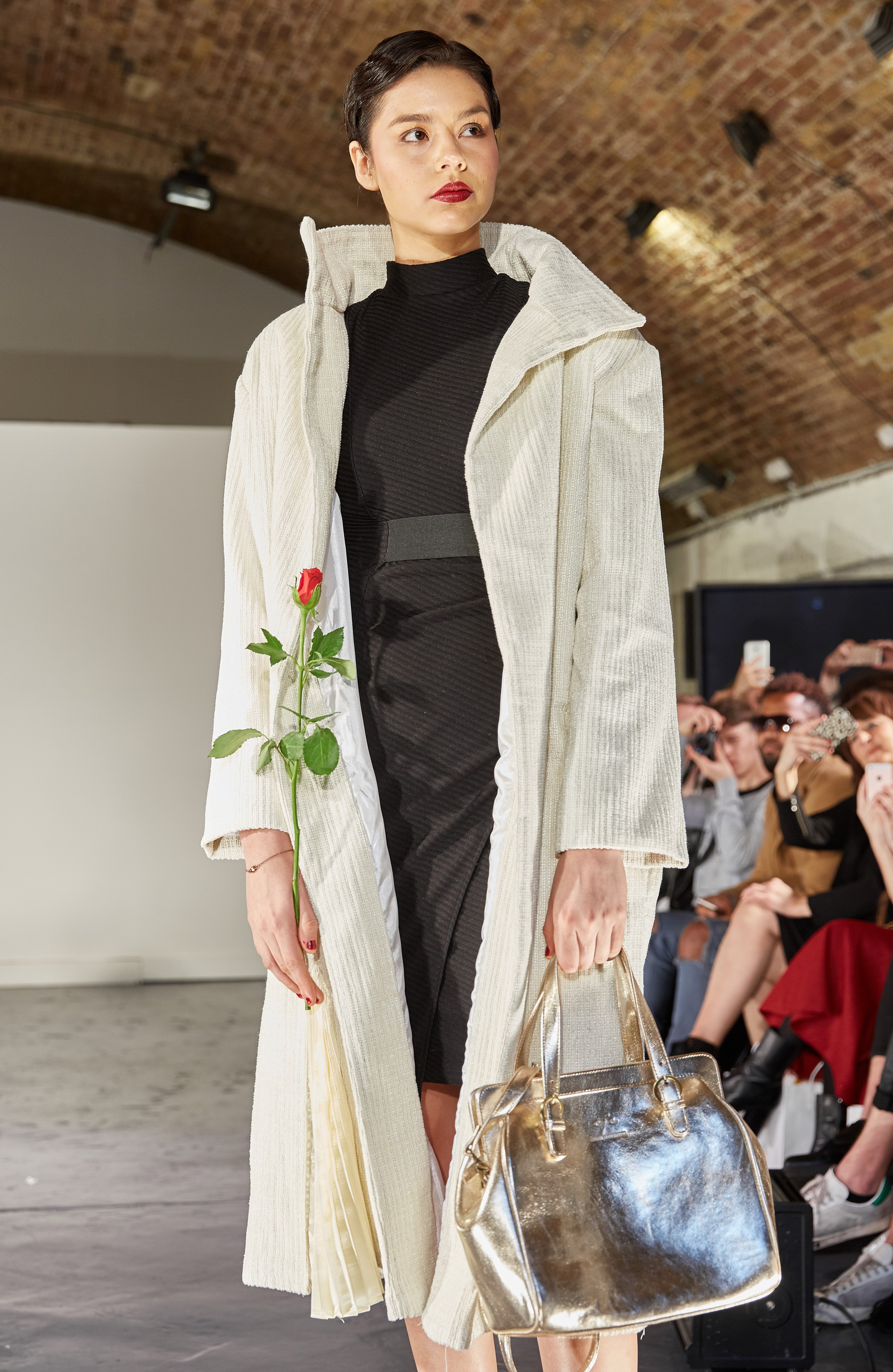 PEEP PLEATS WEAVED COAT