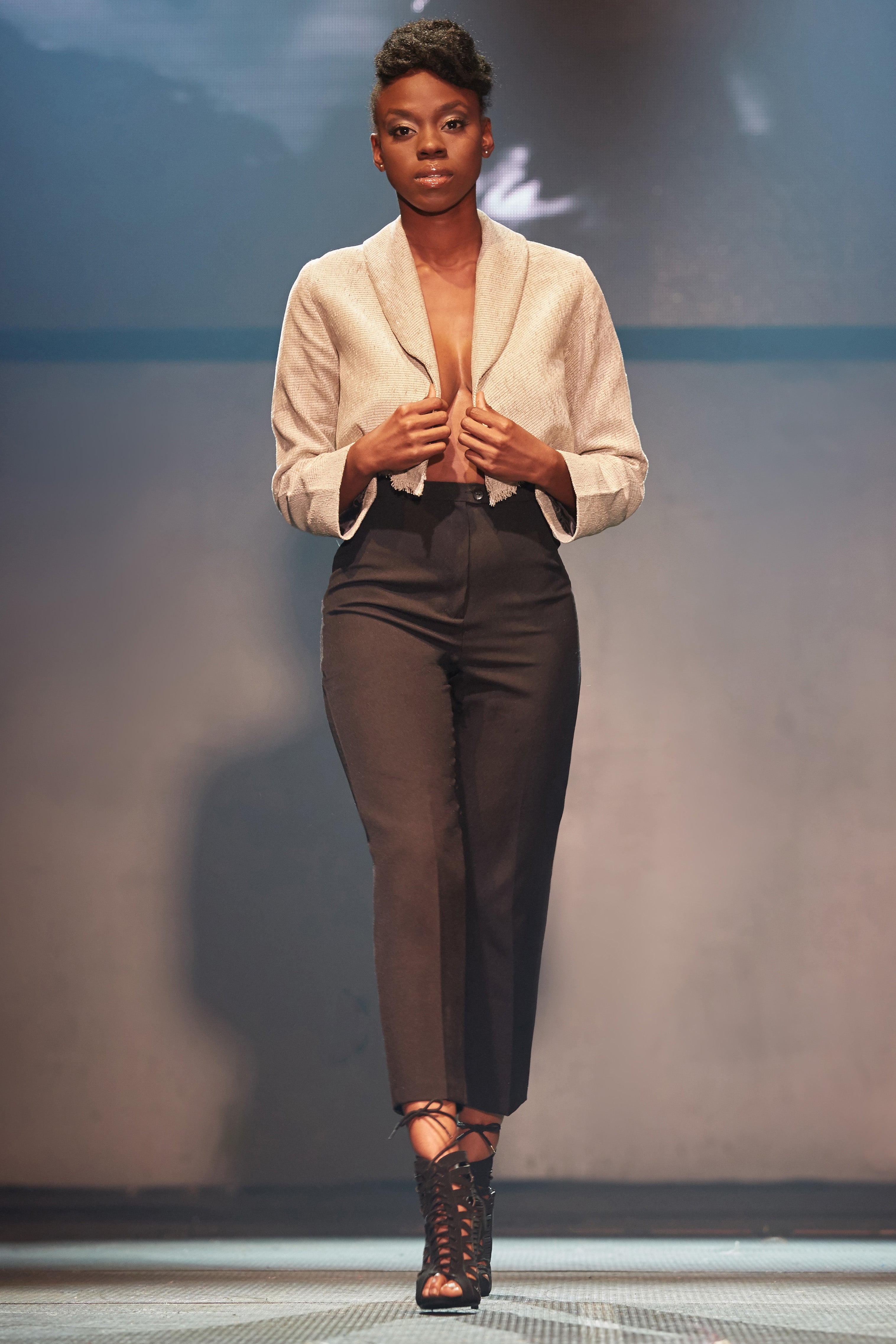 3/4 STRAIGHT TAILORED TROUSER