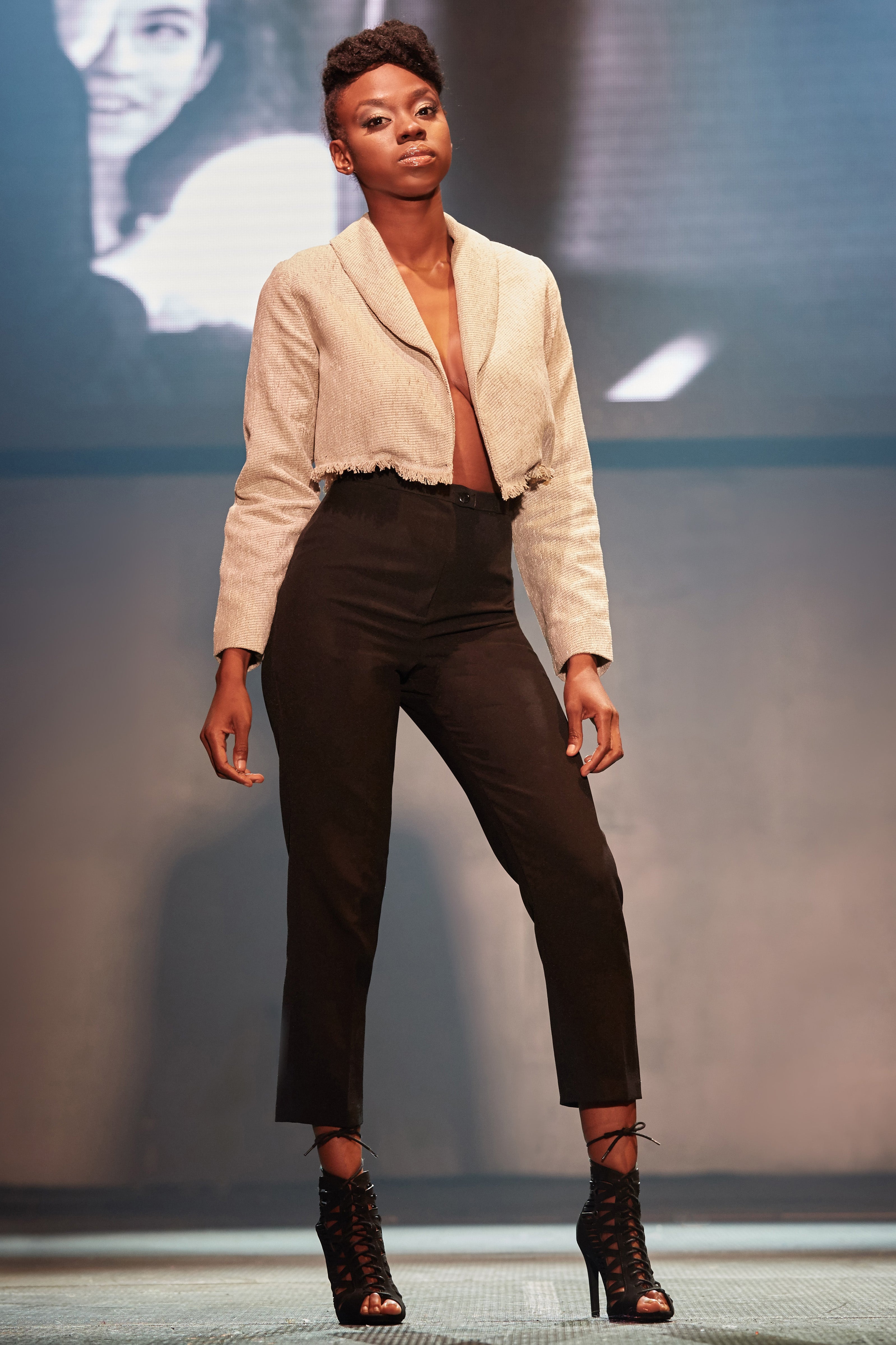 3/4 STRAIGHT TAILORED TROUSER