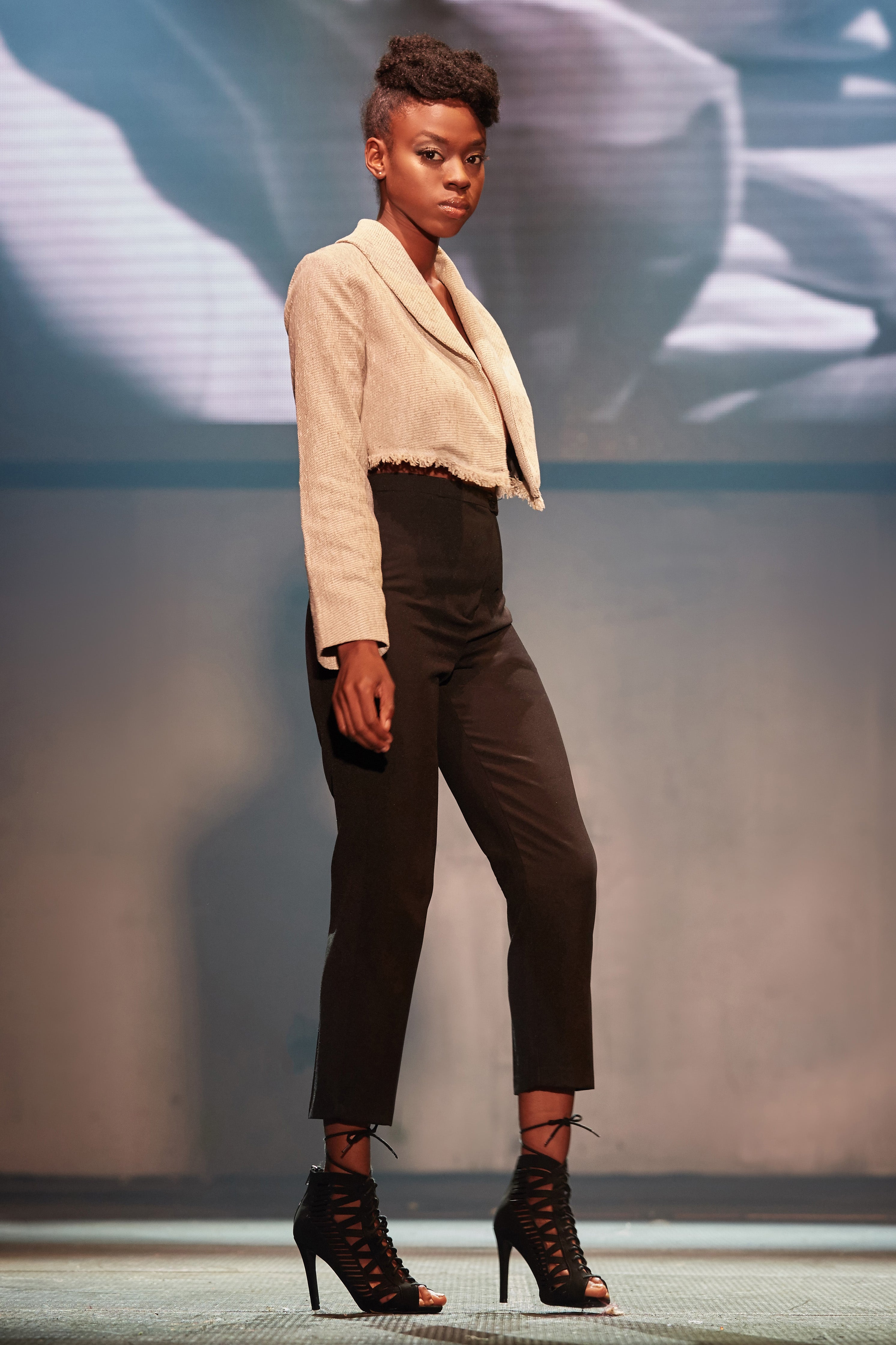 3/4 STRAIGHT TAILORED TROUSER