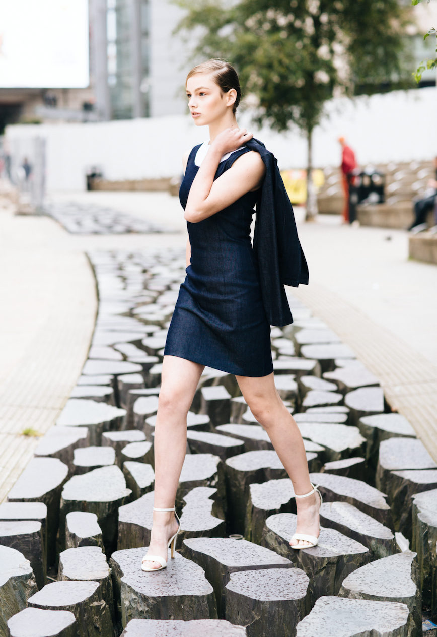 FITTED SLEEVELESS DENIM DRESS
