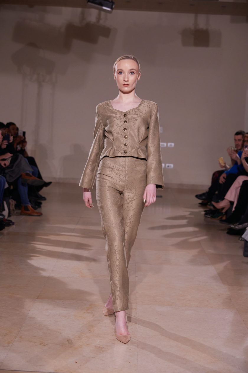 ELEGANT BUSINESS SUIT