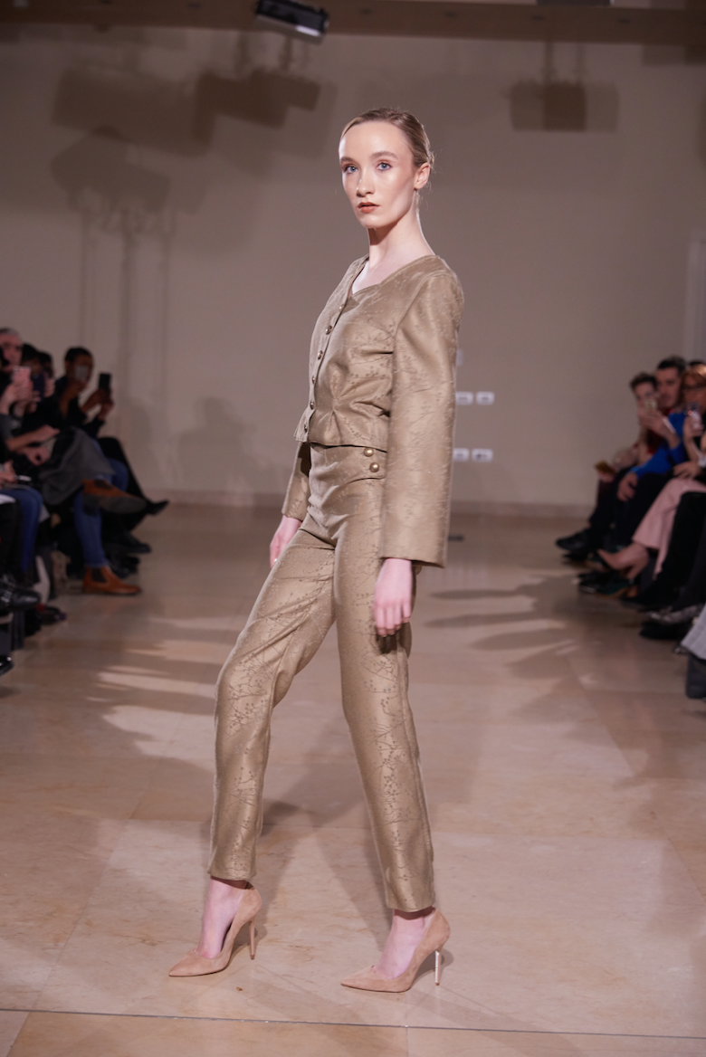 ELEGANT BUSINESS SUIT