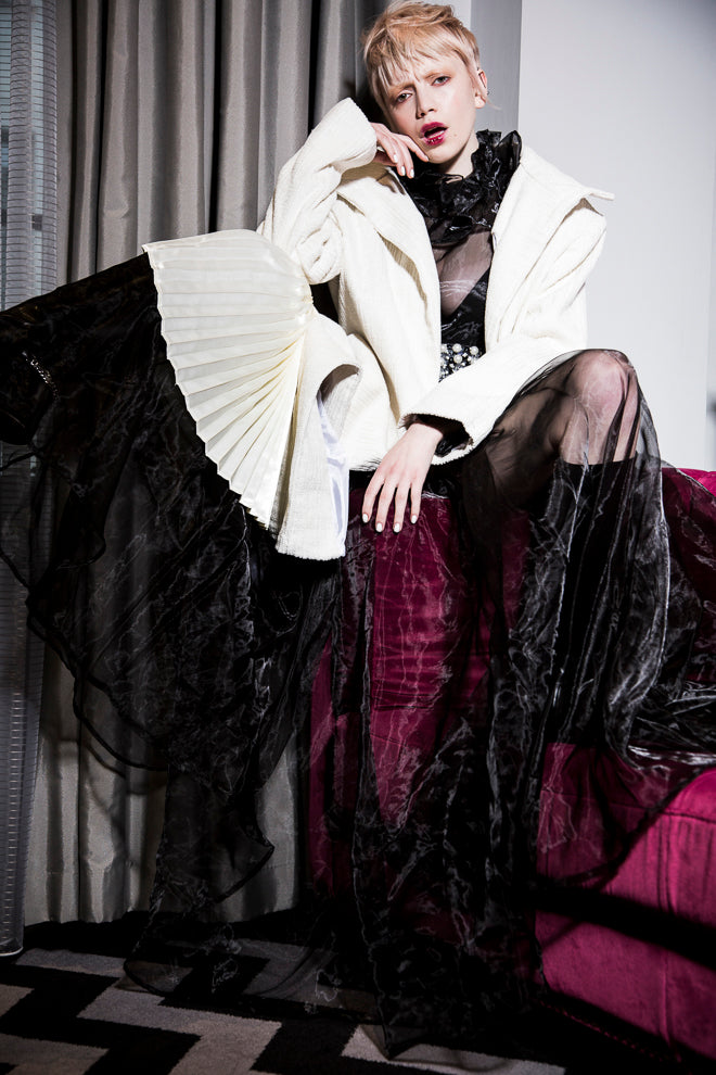 PEEP PLEATS WEAVED COAT