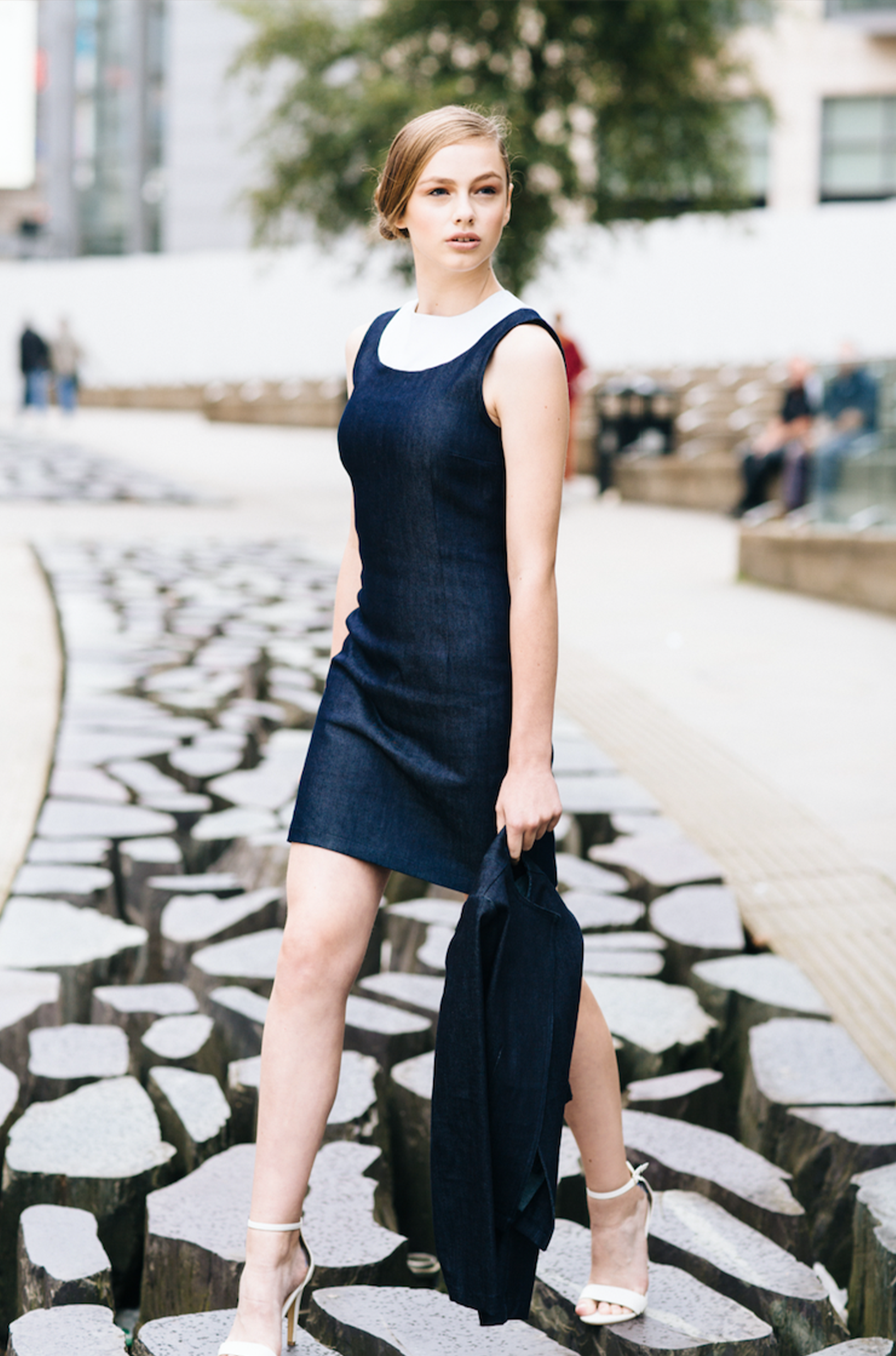 FITTED SLEEVELESS DENIM DRESS