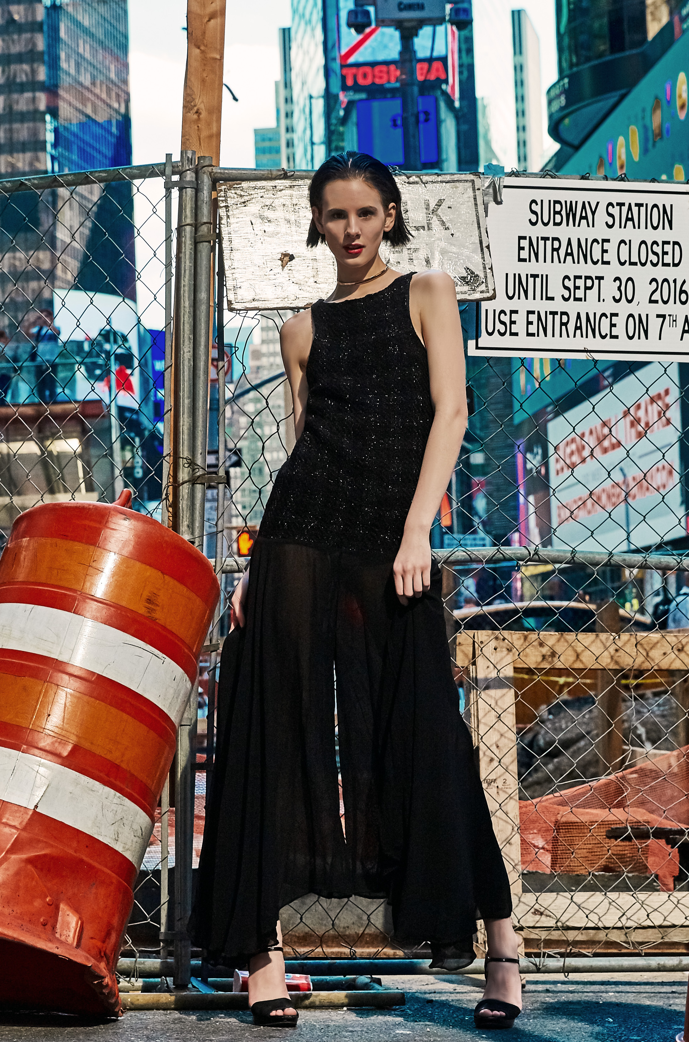 WIDE LEG SLEEVELESS JUMPSUIT