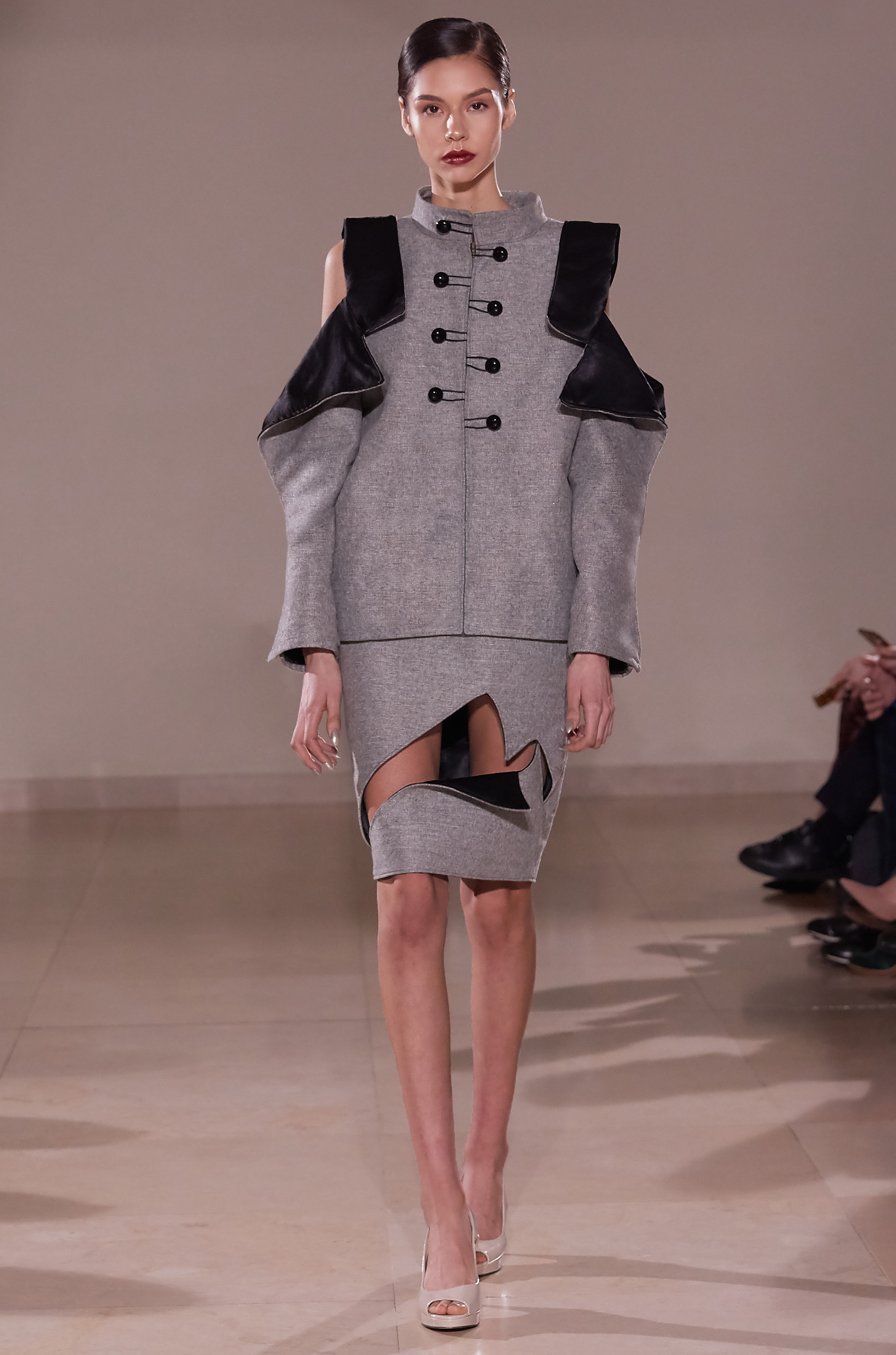 UNIQUE CUT TAILORED SUIT