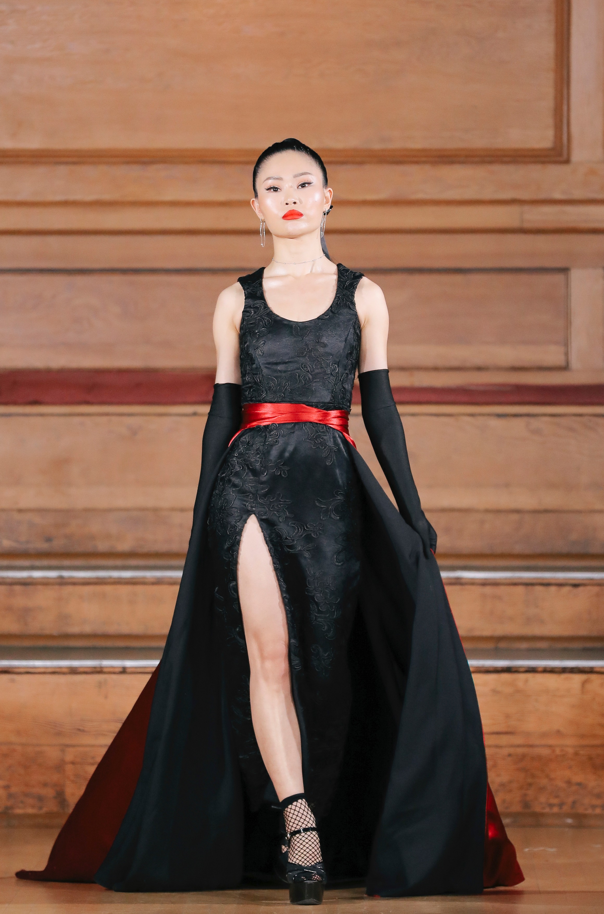 BLACK LACE FITTED DRESS & OVERSKIRT